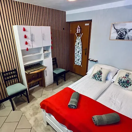 Kaszuby, Z Alpakami- Z Lazienka